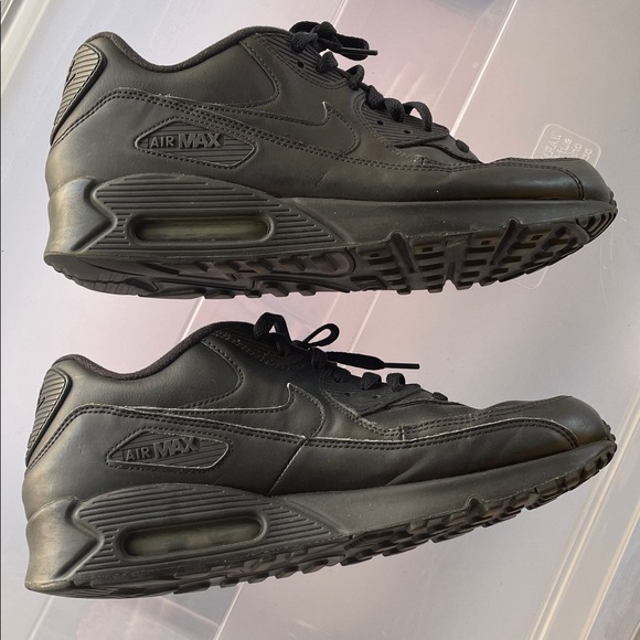 Nike Men's Black Sneakers size 11 - Picture 3 of 7